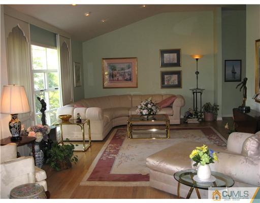 286 Dallas Road North Brunswick, NJ 08902 - Photo 4 of 10 Gallery Image 4