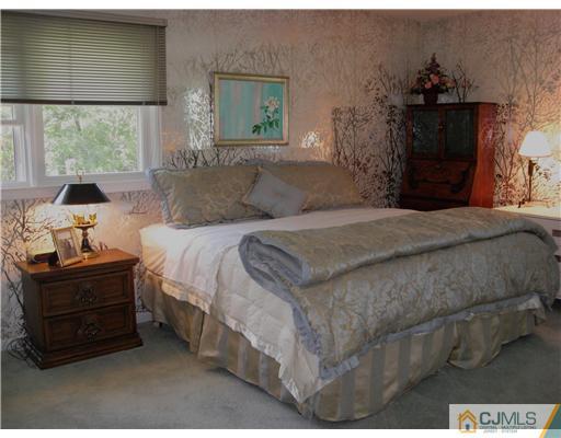 286 Dallas Road North Brunswick, NJ 08902 - Photo 9 of 10 Gallery Image 9