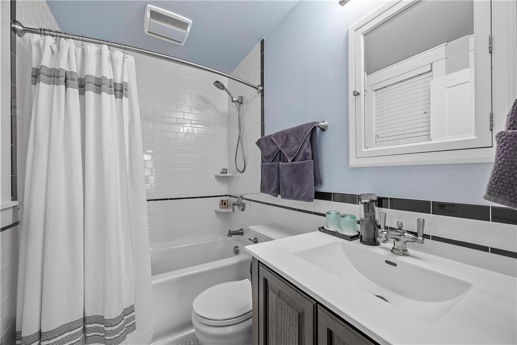 706 Ivy Street, Unit 2 Pittsburgh, PA 15232 - Photo 22 of 35 a bathroom with a sink toilet and shower