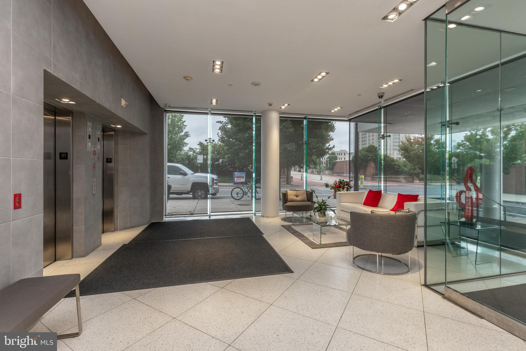 101 Walnut Street, Unit 6 Philadelphia, PA 19106 - Photo 17 of 21 a living room with furniture and a potted plant