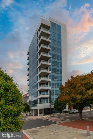 $6,990 | 101 Walnut Street, Unit 6, Philadelphia, PA 19106