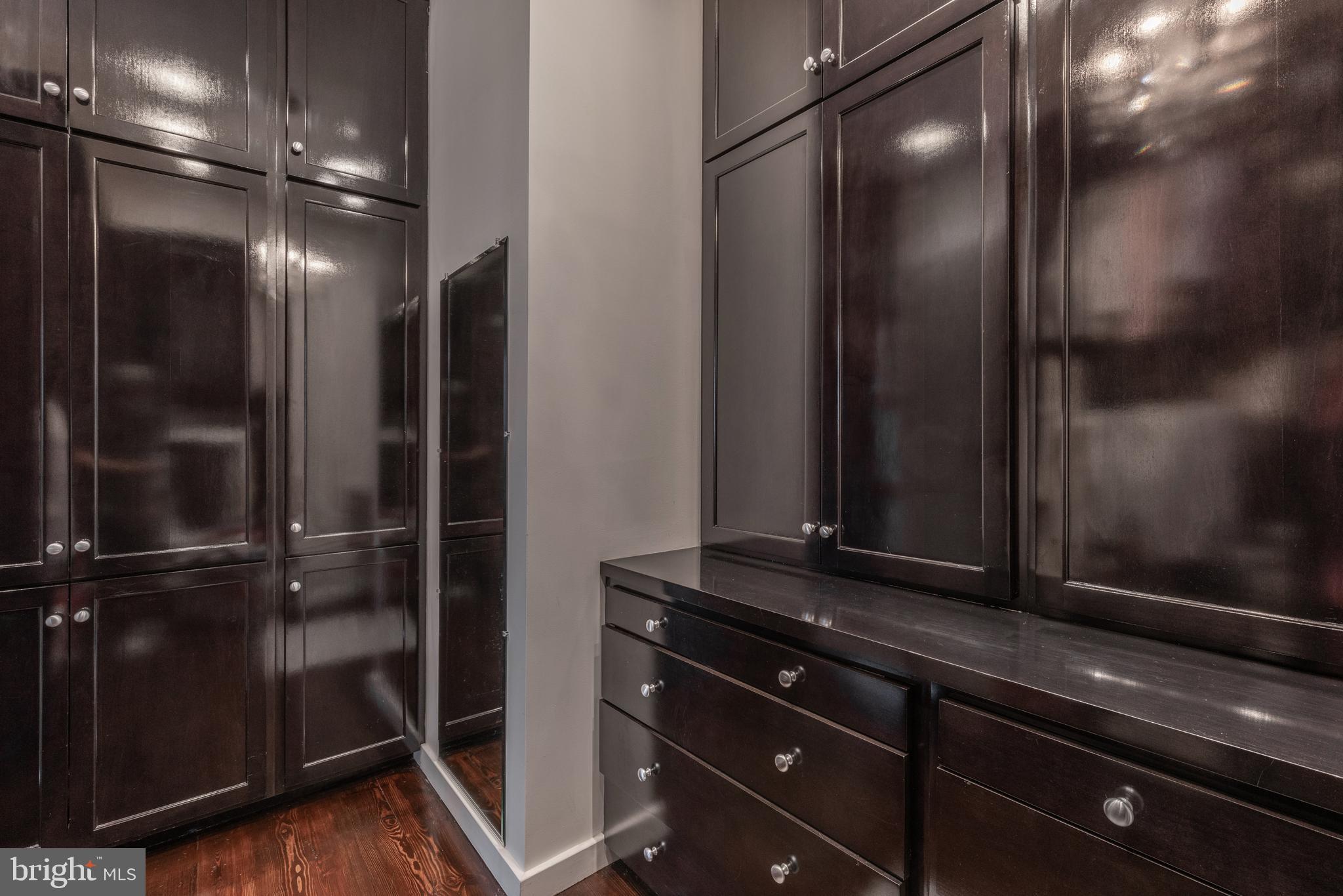 101 Walnut Street, Unit 6 Philadelphia, PA 19106 - Photo 8 of 21 a bathroom with a mirror and a shower