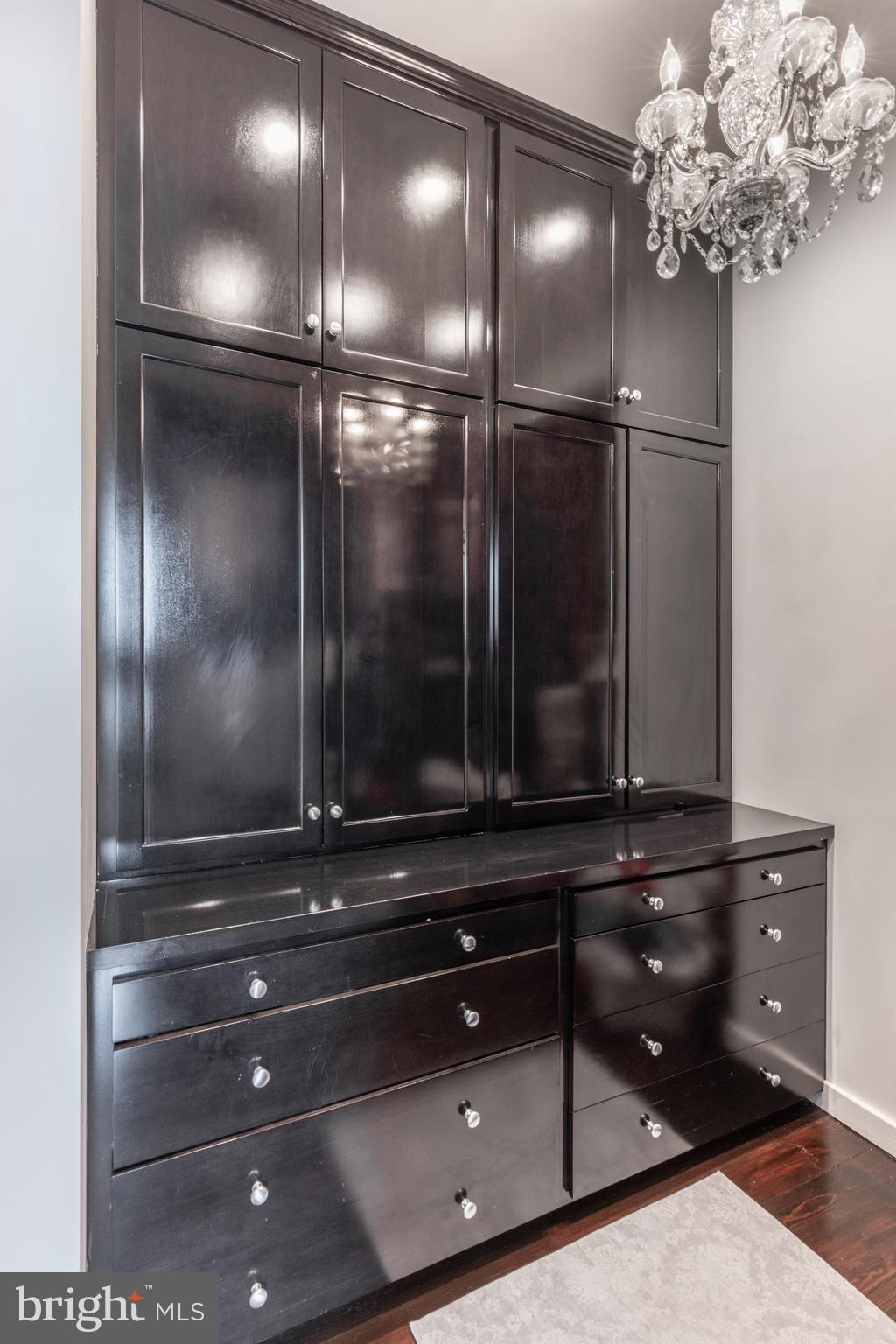 101 Walnut Street, Unit 6 Philadelphia, PA 19106 - Photo 9 of 21 a view of entryway