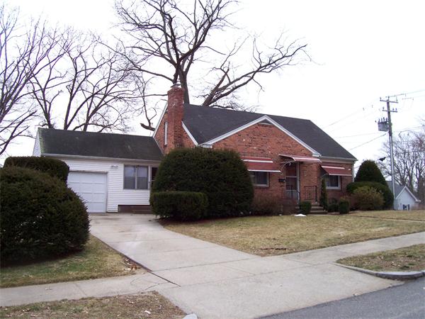 27 Carroll Street Springfield, MA 01108 - Photo 1 of 14