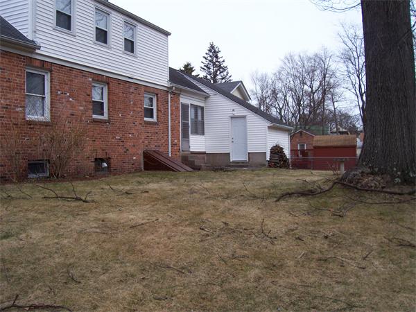 27 Carroll Street Springfield, MA 01108 - Photo 3 of 14