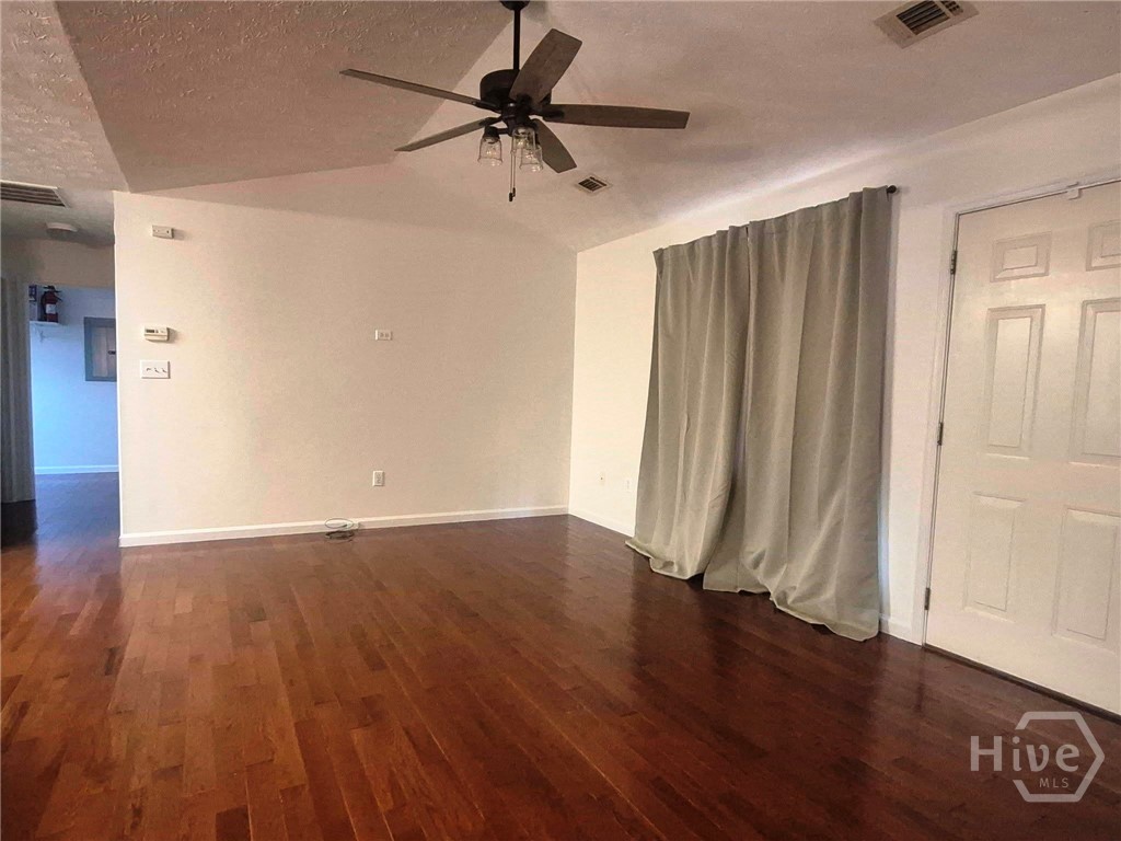 3807 Smithonia Road Comer, GA 30629 - Photo 10 of 39 Living Room