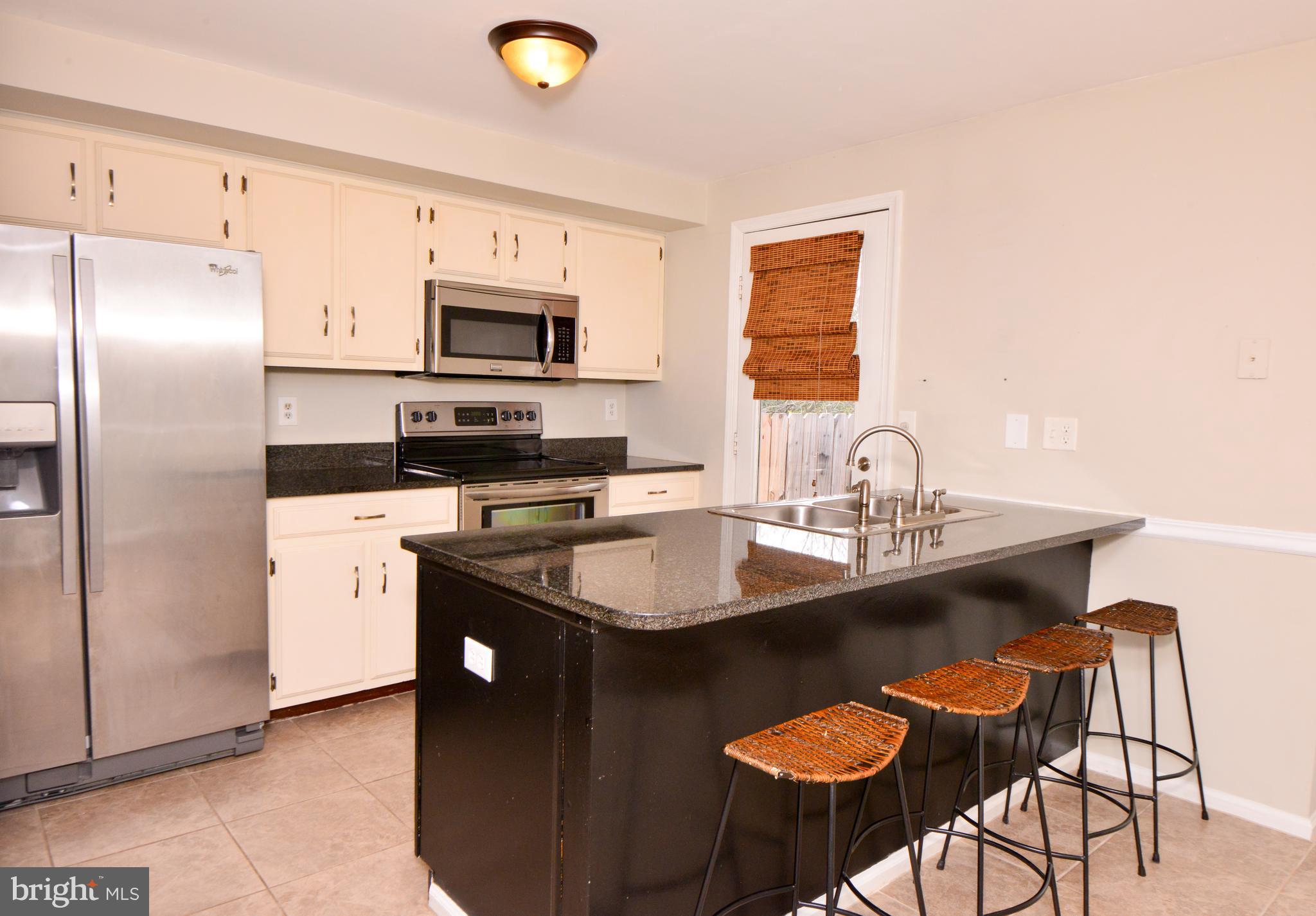 8013 Hollow Reed Court Frederick, MD 21701 - Photo 11 of 34 Stainless appliances.