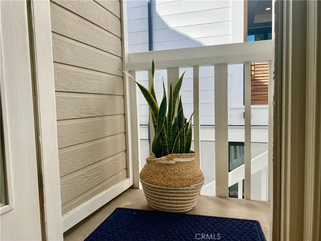 $5,900 | 212 1/2 Garnet Avenue, Newport Beach, CA 92662