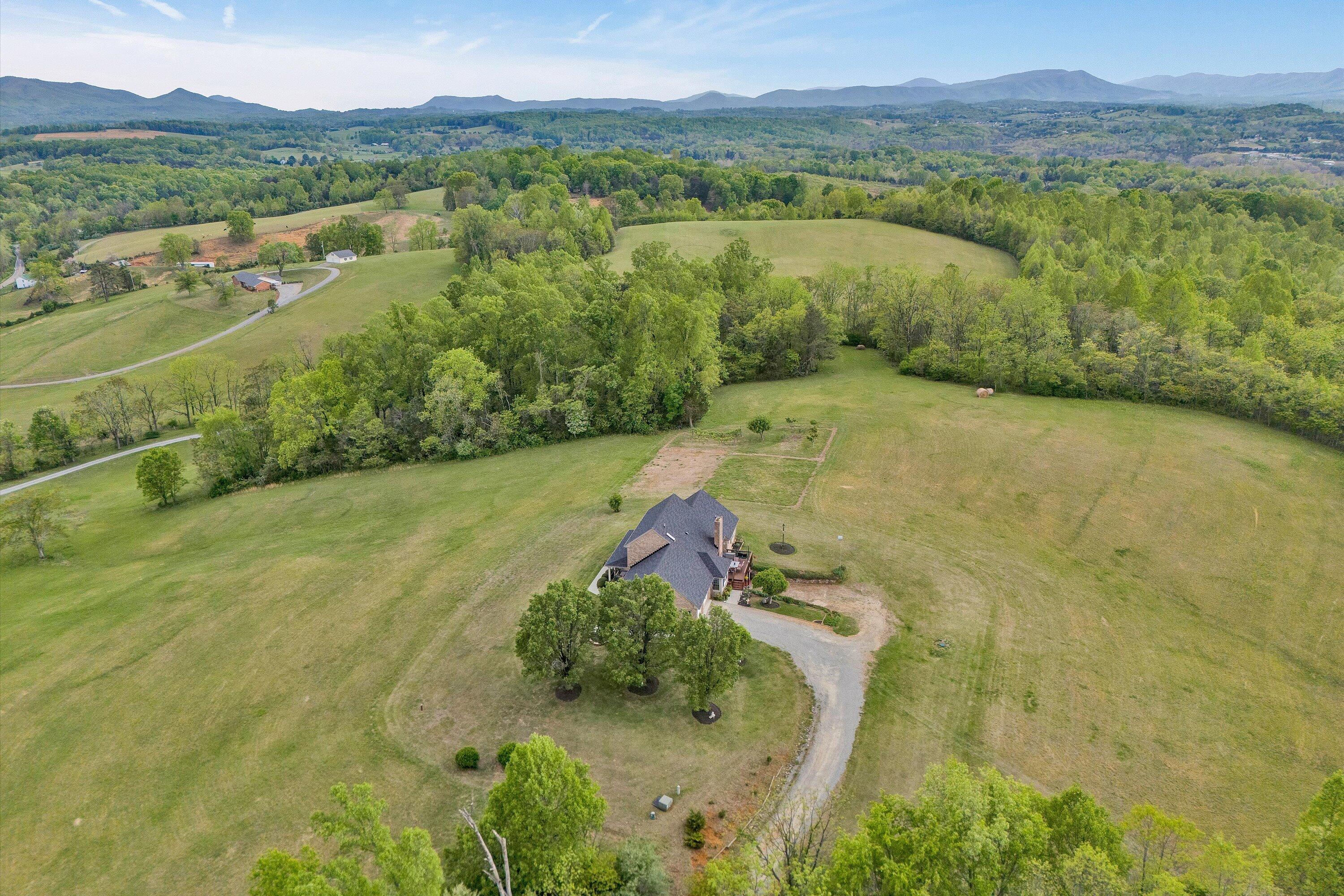 3281 Springwood Road Fincastle, VA 24090 - Photo 50 of 64 51-DJI_20260422144123