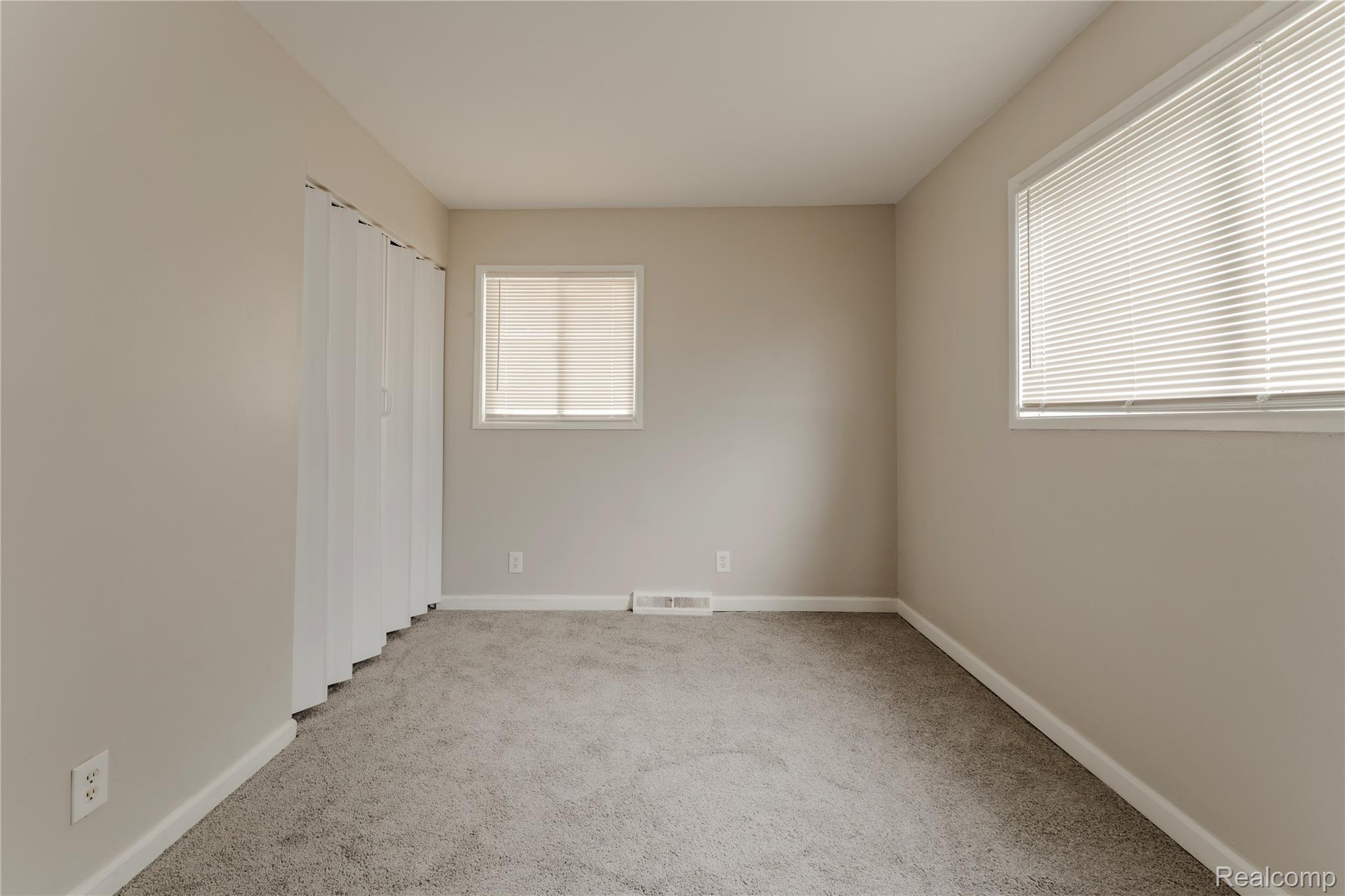 93 West Princeton Avenue Pontiac, MI 48340 - Photo 9 of 31 Neutral-toned walls complement the gray carpeting