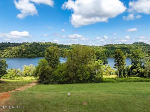 $489,900 | 891 River Bank Trail, Loudon, TN 37774