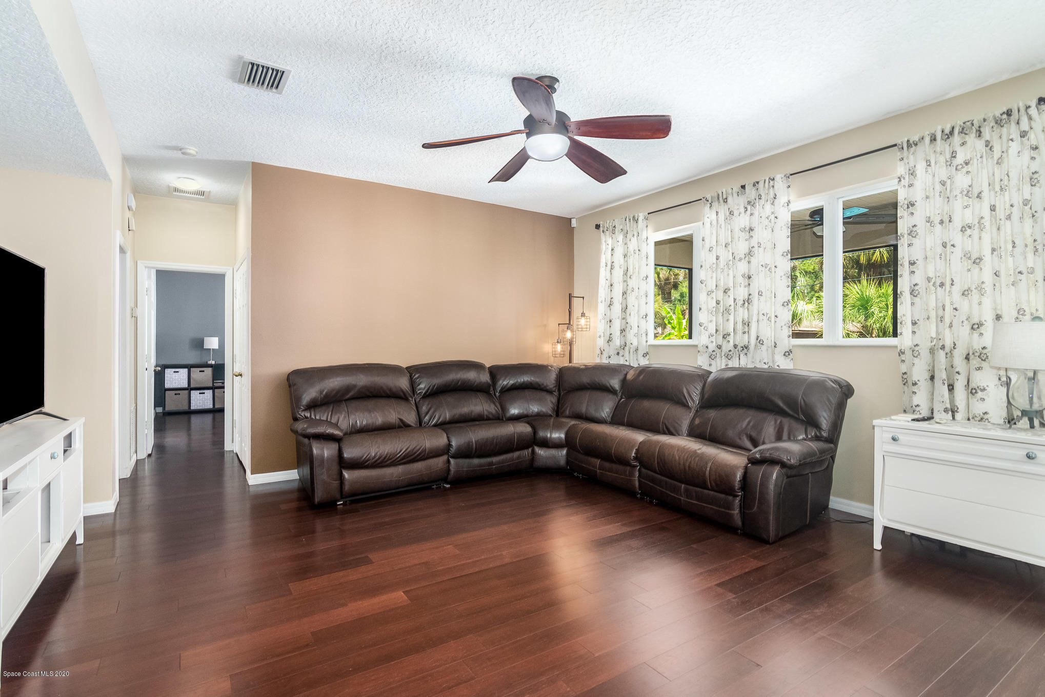 1333 Gibbs Road Southwest Palm Bay, FL 32908 - Photo 12 of 29 Family room