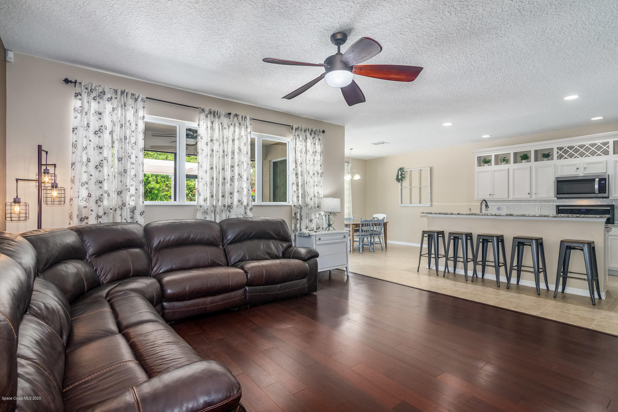 1333 Gibbs Road Southwest Palm Bay, FL 32908 - Photo 14 of 29 Family room/ Kitchen