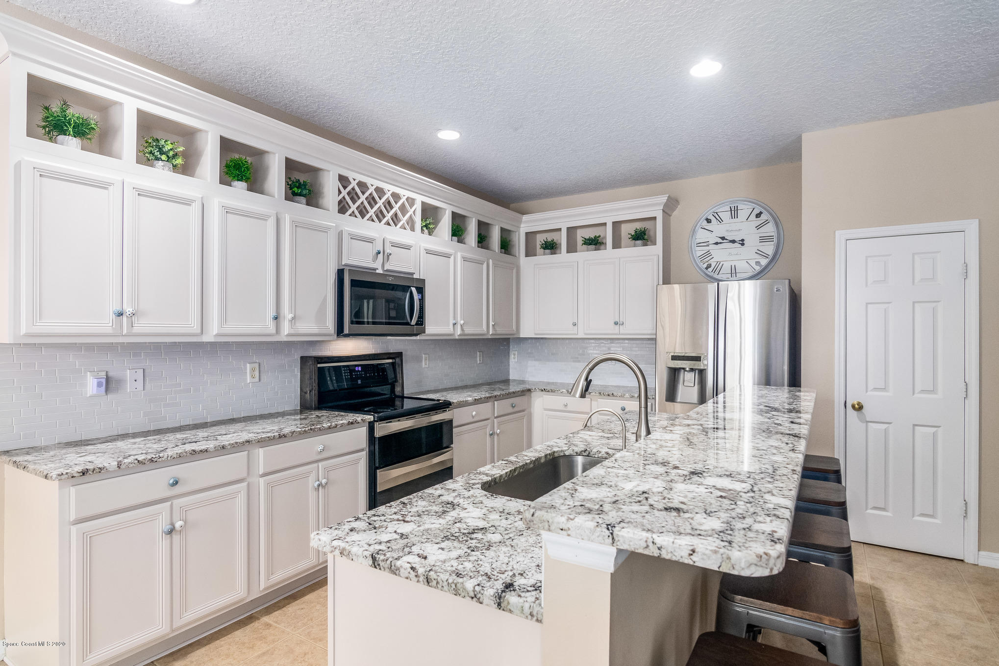 1333 Gibbs Road Southwest Palm Bay, FL 32908 - Photo 15 of 29 Kitchen breakfast bar