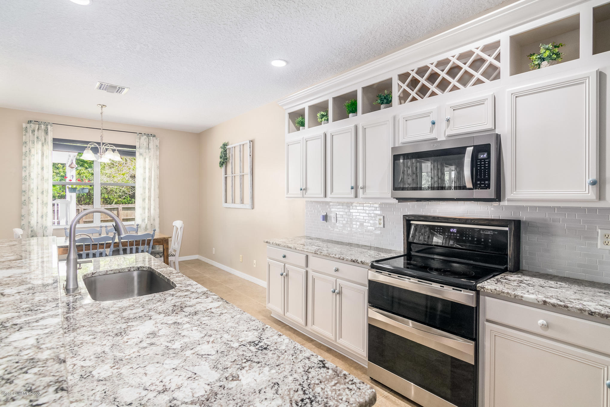 1333 Gibbs Road Southwest Palm Bay, FL 32908 - Photo 18 of 29 cabints and decoration