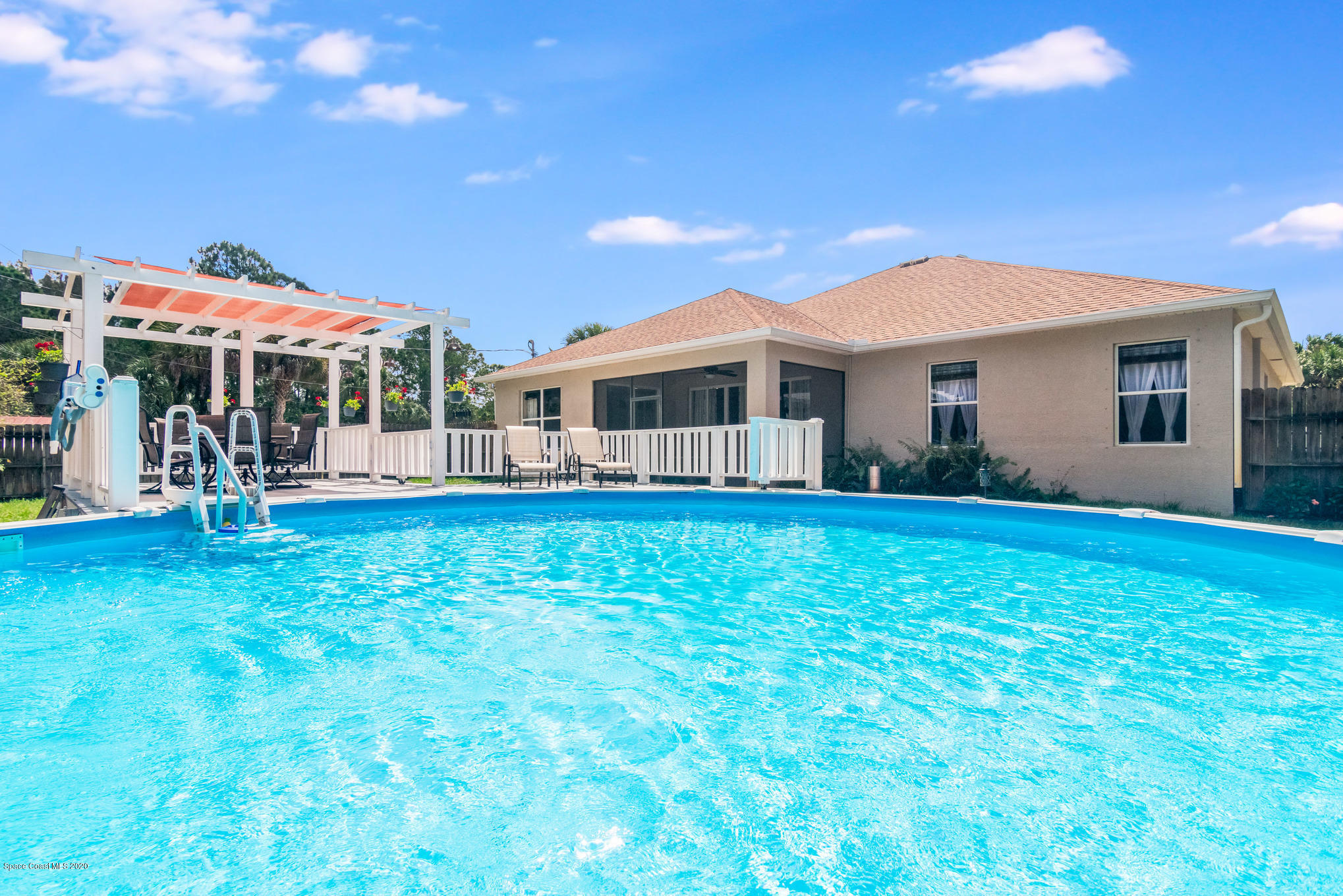 1333 Gibbs Road Southwest Palm Bay, FL 32908 - Photo 4 of 29 Beautiful pool