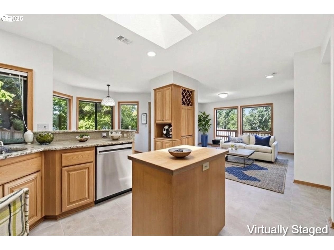 3066 Solomon Loop Eugene, OR 97405 - Photo 15 of 48 Kitchen/Family Room