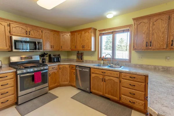 $288,500 | 1002 9th Avenue Southeast, Barnesville, MN 56514
