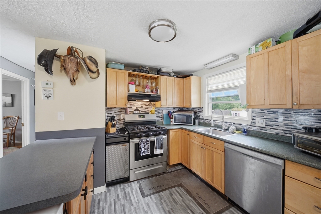 12 Harjean Road Billerica, MA 01821 - Photo 10 of 27