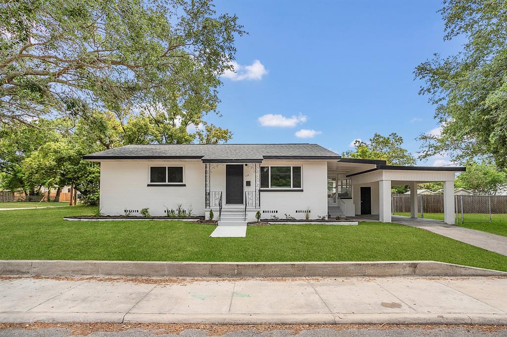 906 South Central Ave  