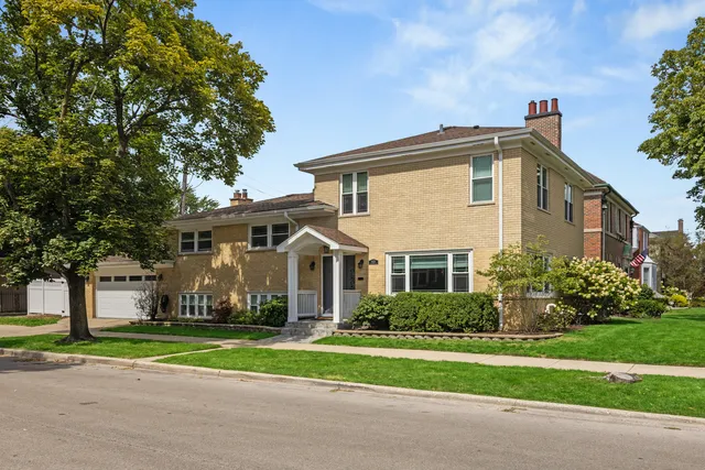 $879,900 | 6025 North Hiawatha Avenue, Chicago, IL 60646