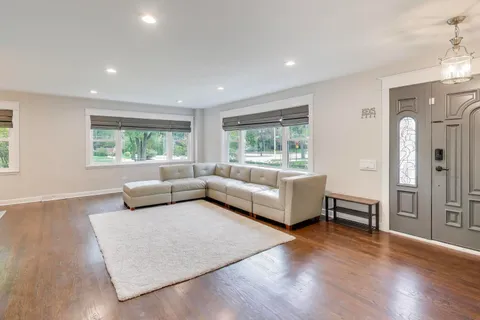 $879,900 | 6025 North Hiawatha Avenue, Chicago, IL 60646