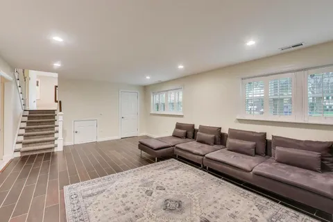 $879,900 | 6025 North Hiawatha Avenue, Chicago, IL 60646