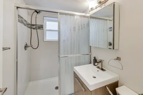 $879,900 | 6025 North Hiawatha Avenue, Chicago, IL 60646