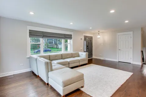 $879,900 | 6025 North Hiawatha Avenue, Chicago, IL 60646