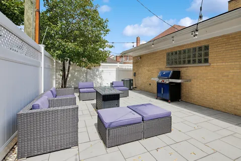 $879,900 | 6025 North Hiawatha Avenue, Chicago, IL 60646