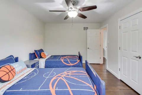 $879,900 | 6025 North Hiawatha Avenue, Chicago, IL 60646