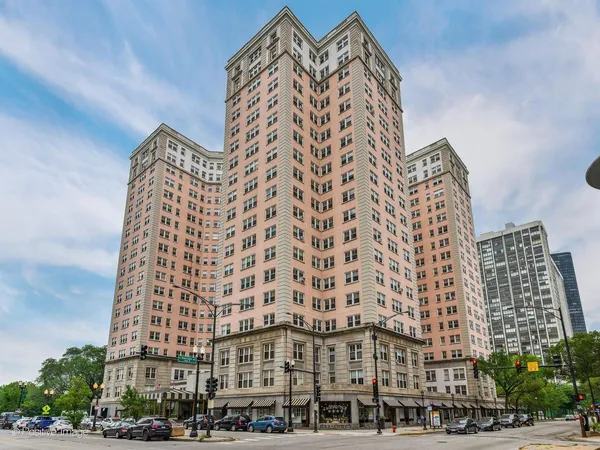 $249,900 | 5555 North Sheridan Road, Unit 1612, Chicago, IL 60640