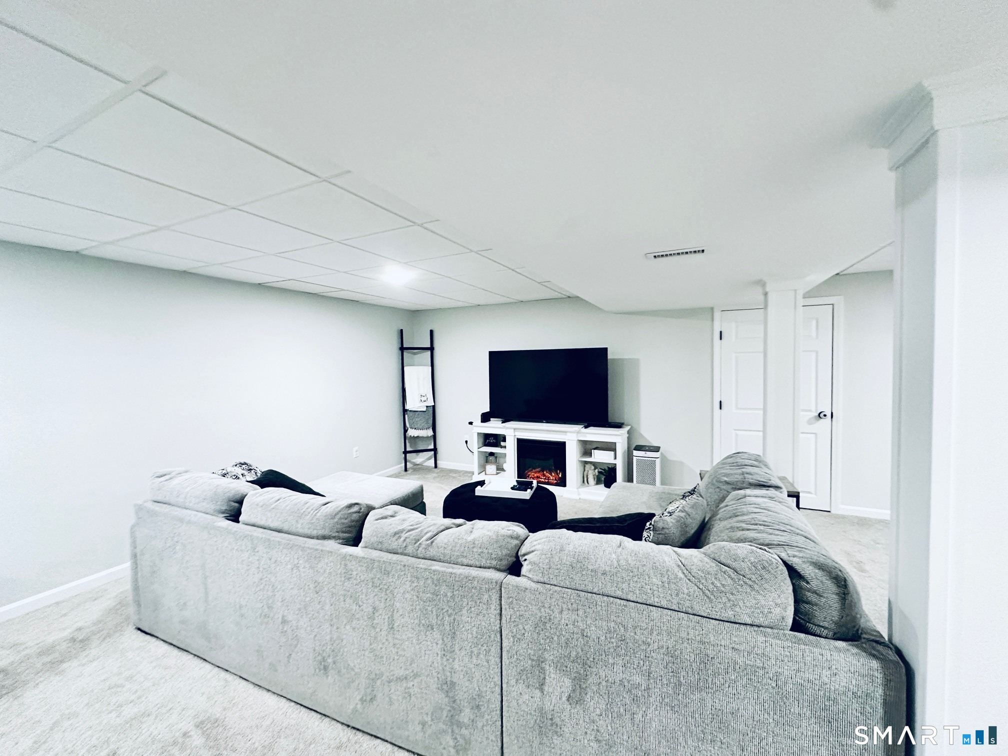 29 Logans Lane Thompson, CT 06277 - Photo 27 of 40 a living room with furniture and a flat screen tv