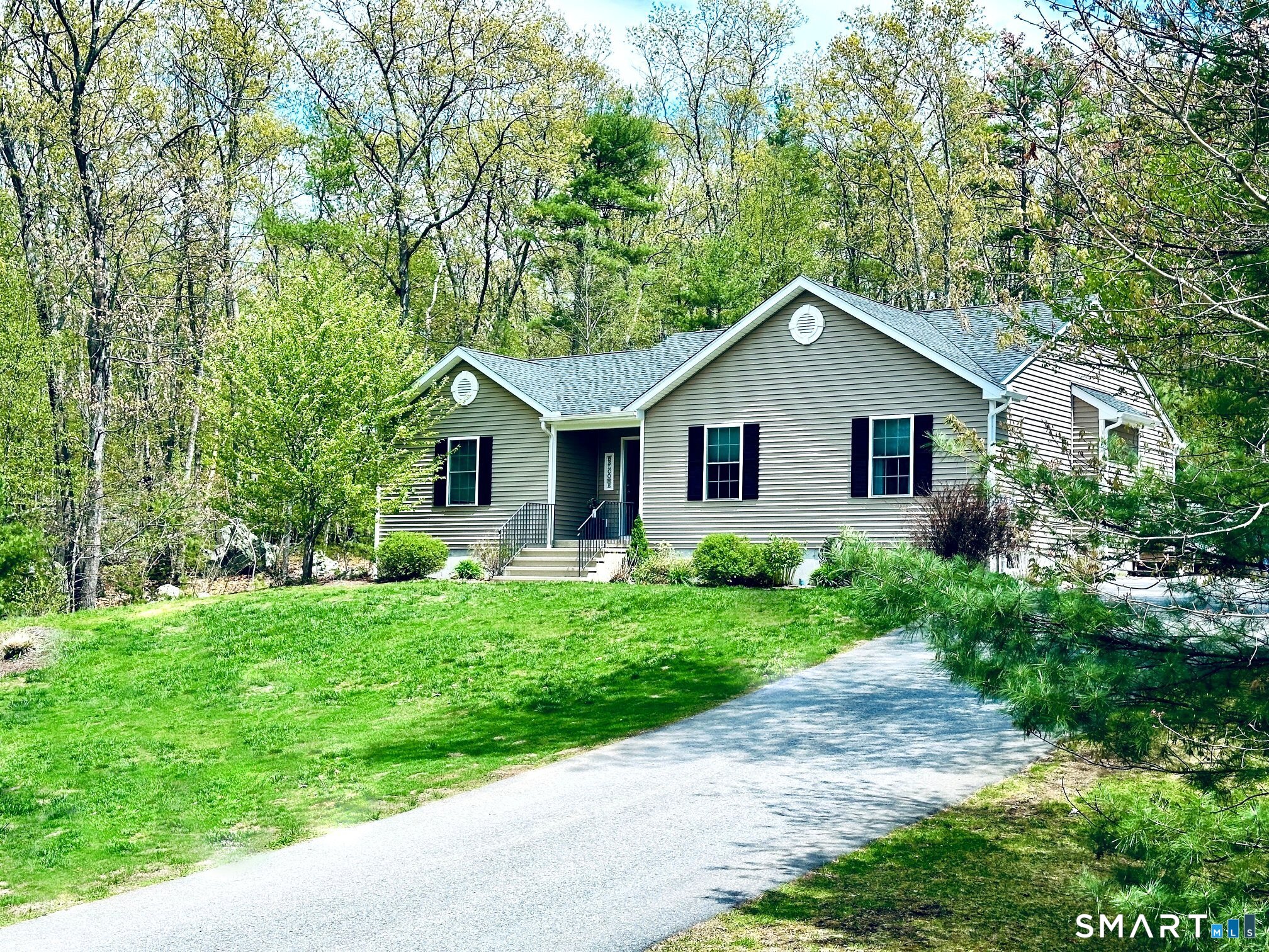 29 Logans Lane Thompson, CT 06277 - Photo 40 of 40 a front view of a house with a yard