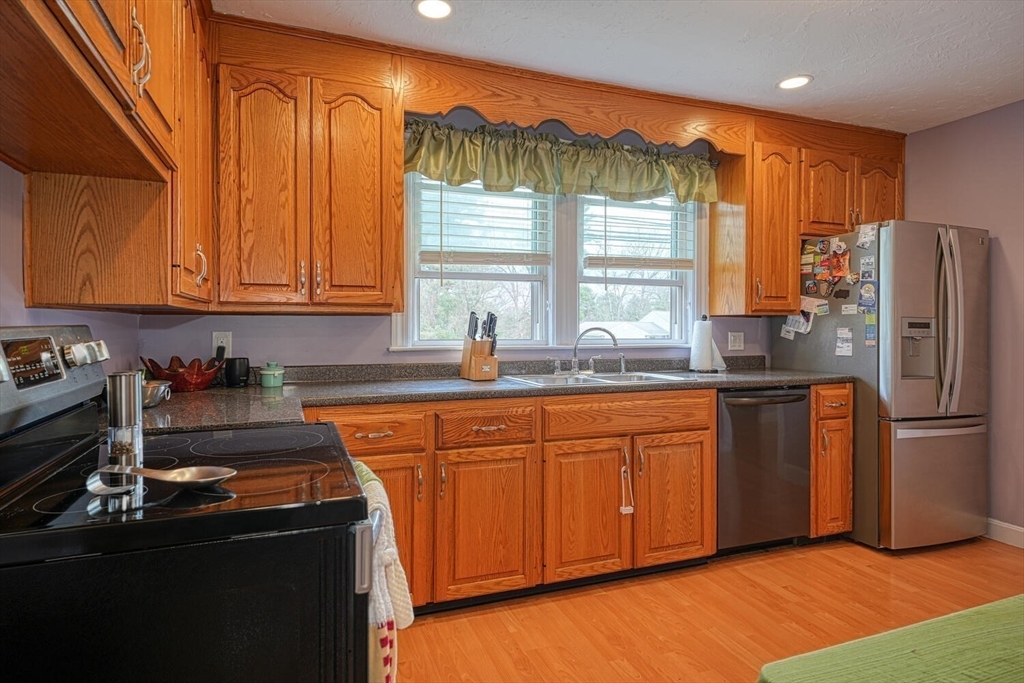 43 Cape Road Mendon, MA 01756 - Photo 5 of 19 Gallery Image 5