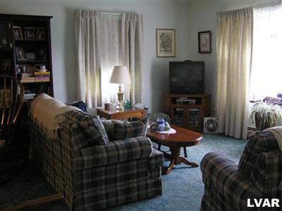 4185 Scheidys Road Whitehall, PA 18052 - Photo 3 of 11 Living room