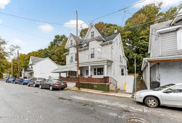$1,400 | 205 Schuylkill Avenue, Tamaqua, PA 18252