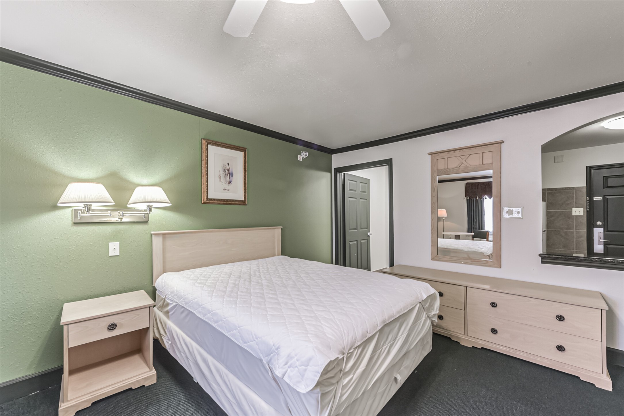 1025 Swanson Street, Unit 314 Houston, TX 77030 - Photo 14 of 25 a bedroom with a bed and a dresser