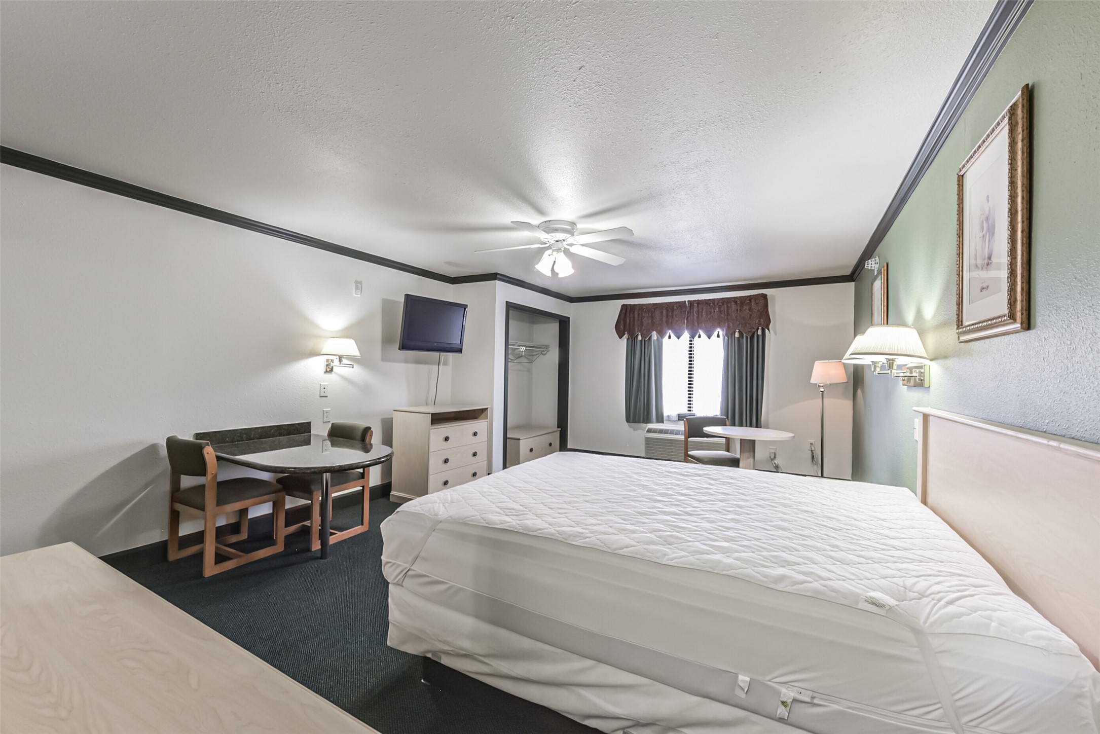 1025 Swanson Street, Unit 314 Houston, TX 77030 - Photo 15 of 25 a bedroom with a bed furniture and a chandelier