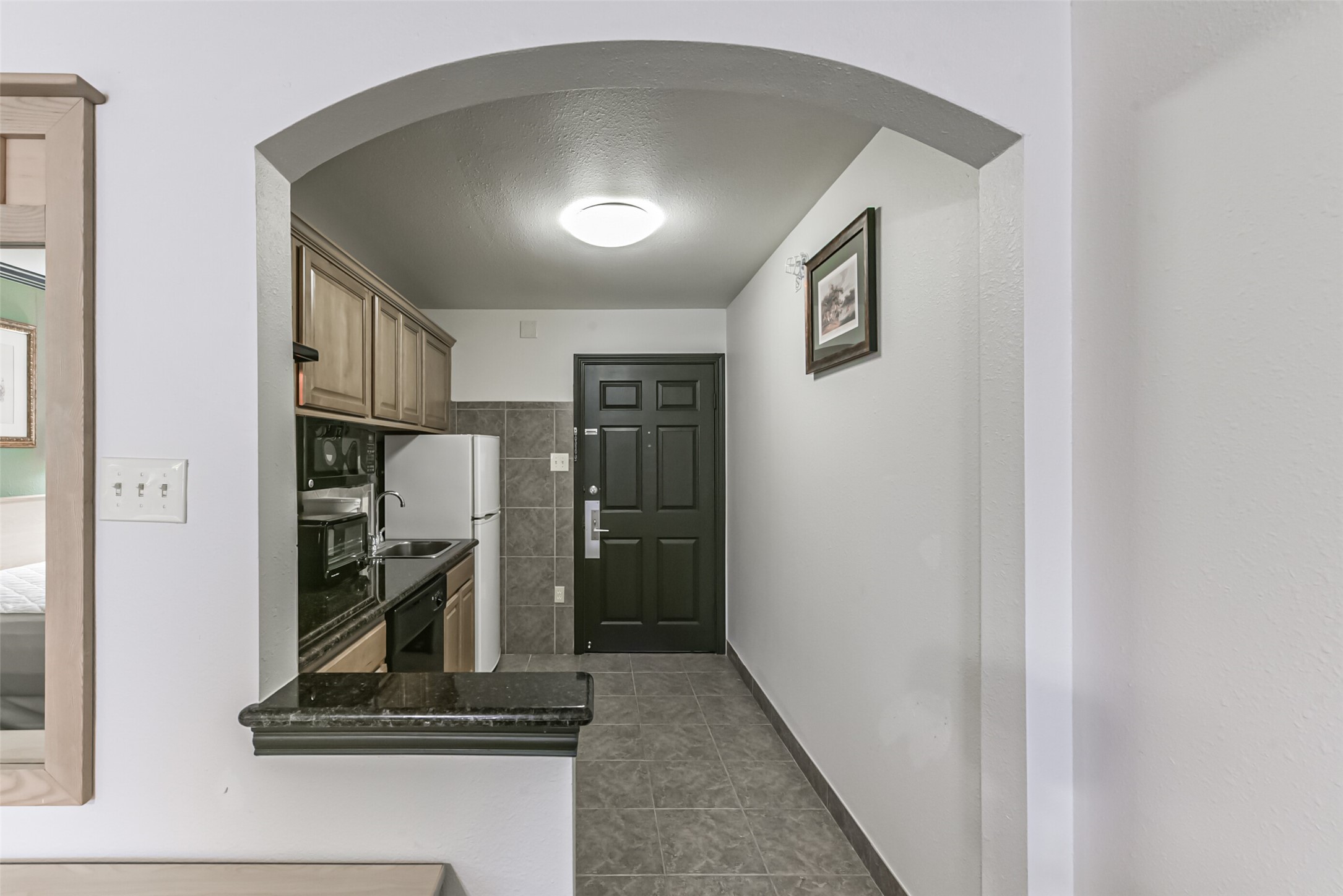 1025 Swanson Street, Unit 314 Houston, TX 77030 - Photo 19 of 25 a view of a hallway with closet