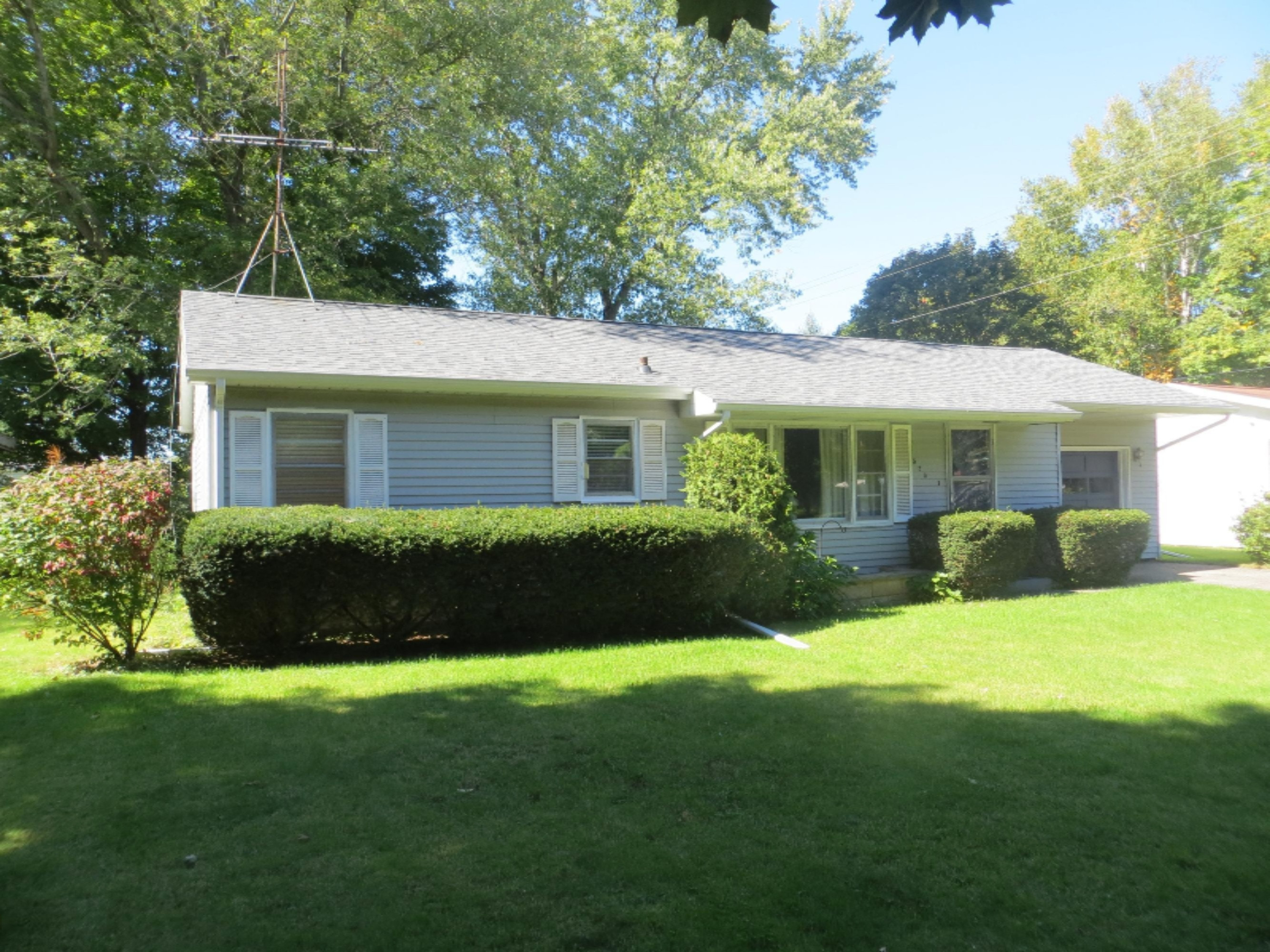 520 North Douglas Avenue Three Rivers, MI 49093 - Photo 3 of 19 Douglas 2