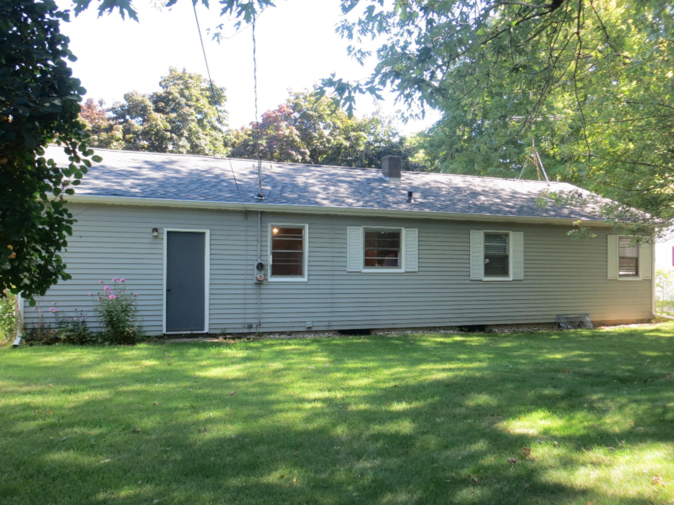 520 North Douglas Avenue Three Rivers, MI 49093 - Photo 4 of 19 Douglas Rear