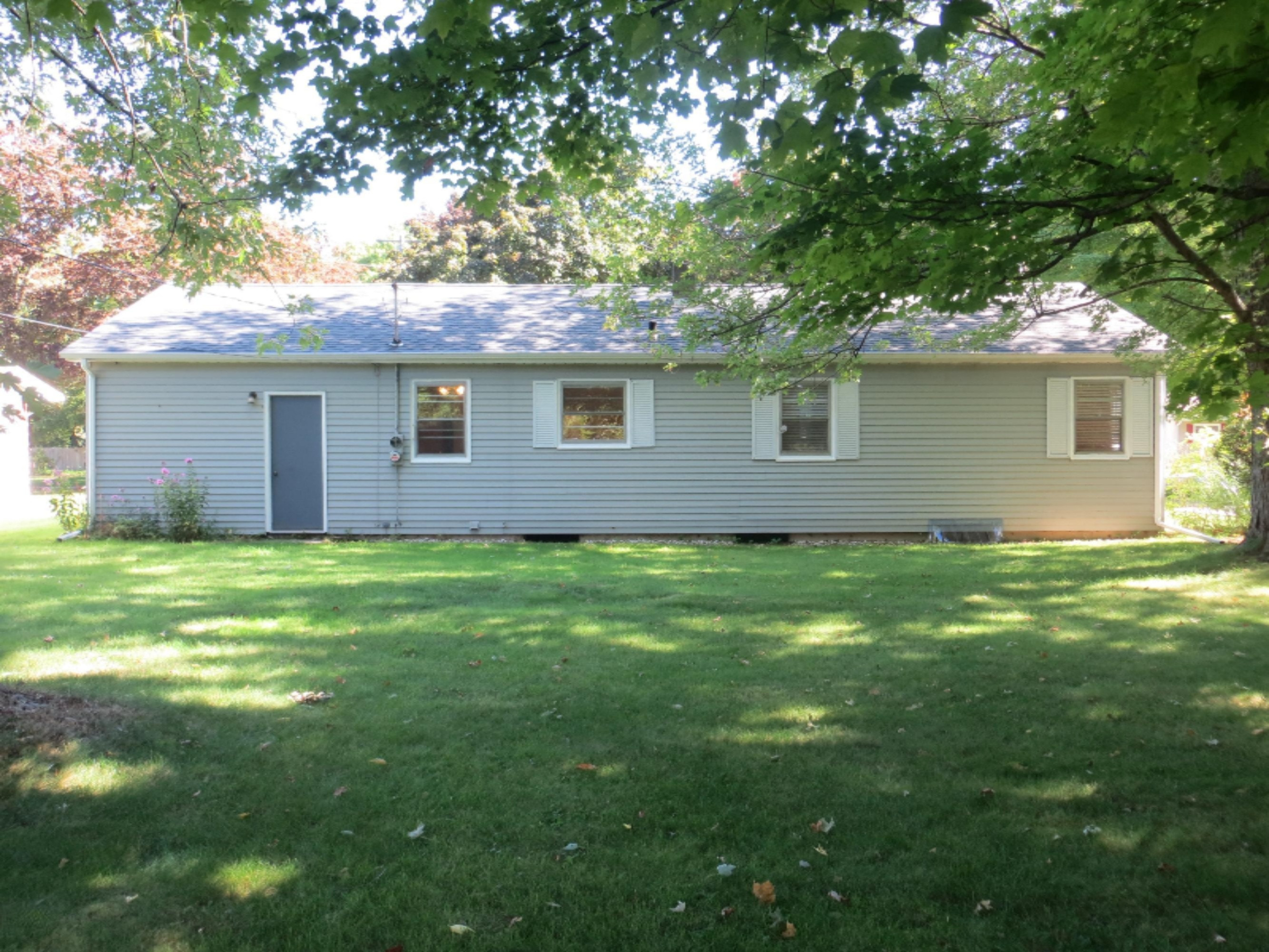 520 North Douglas Avenue Three Rivers, MI 49093 - Photo 5 of 19 Douglas Rear 1