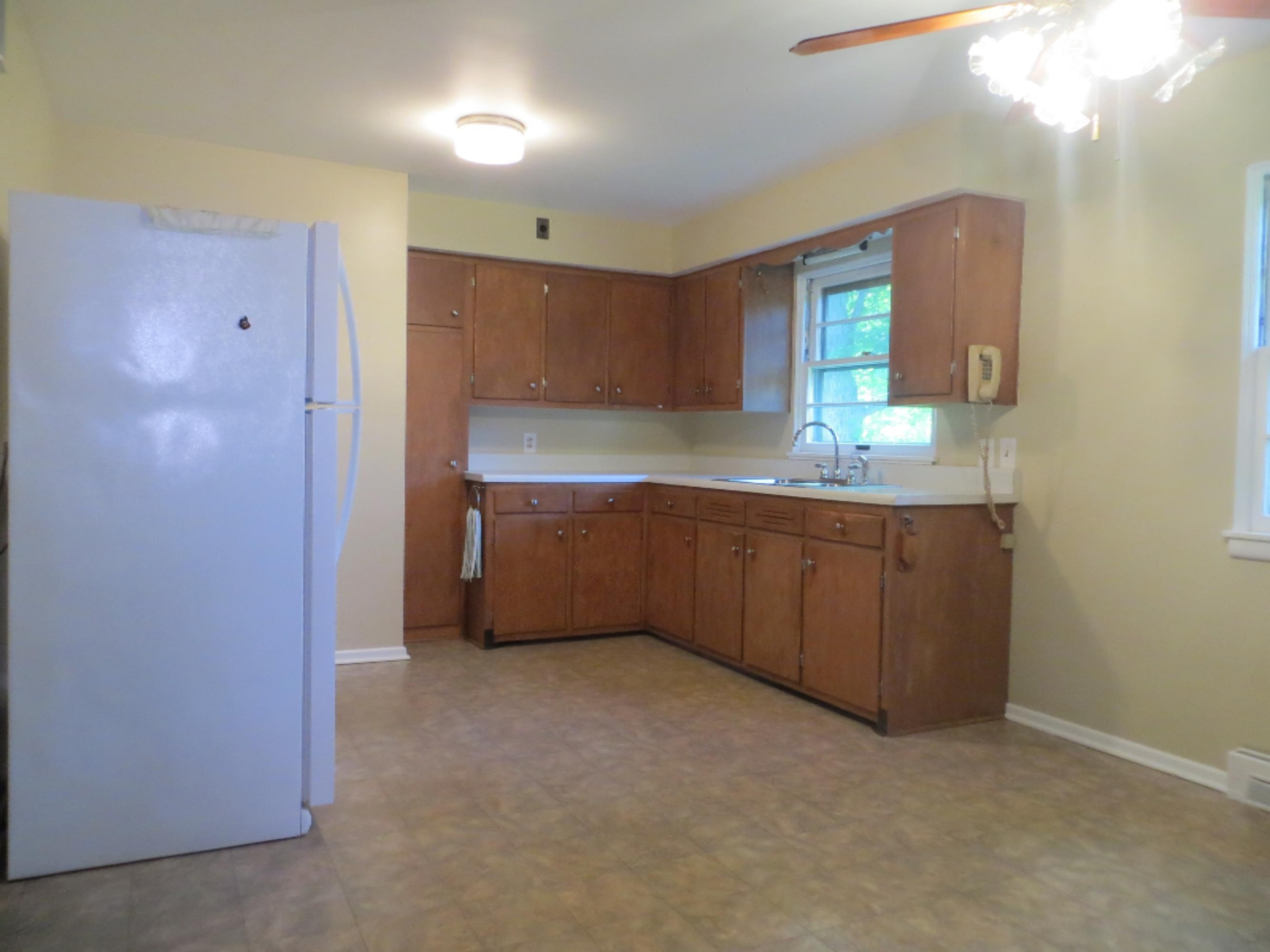 520 North Douglas Avenue Three Rivers, MI 49093 - Photo 7 of 19 Kitchen