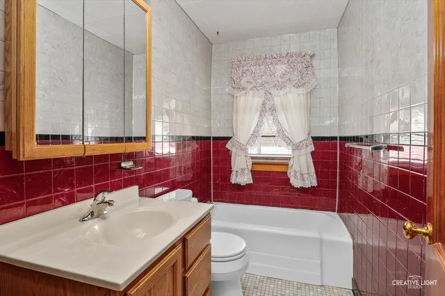 $289,900 | 268 South Adams Street, Oswego, IL 60543