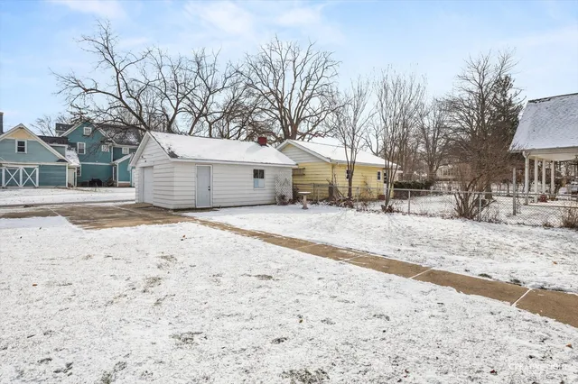 $289,900 | 268 South Adams Street, Oswego, IL 60543