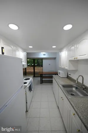 $2,200 | 2237 Castle Rock Square, Unit 1B, Reston, VA 20191