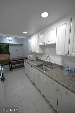 $2,200 | 2237 Castle Rock Square, Unit 1B, Reston, VA 20191