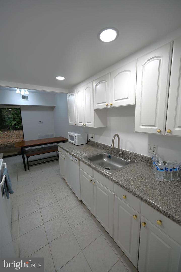 2237 Castle Rock Square, Unit 1B Reston, VA 20191 - Photo 7 of 30