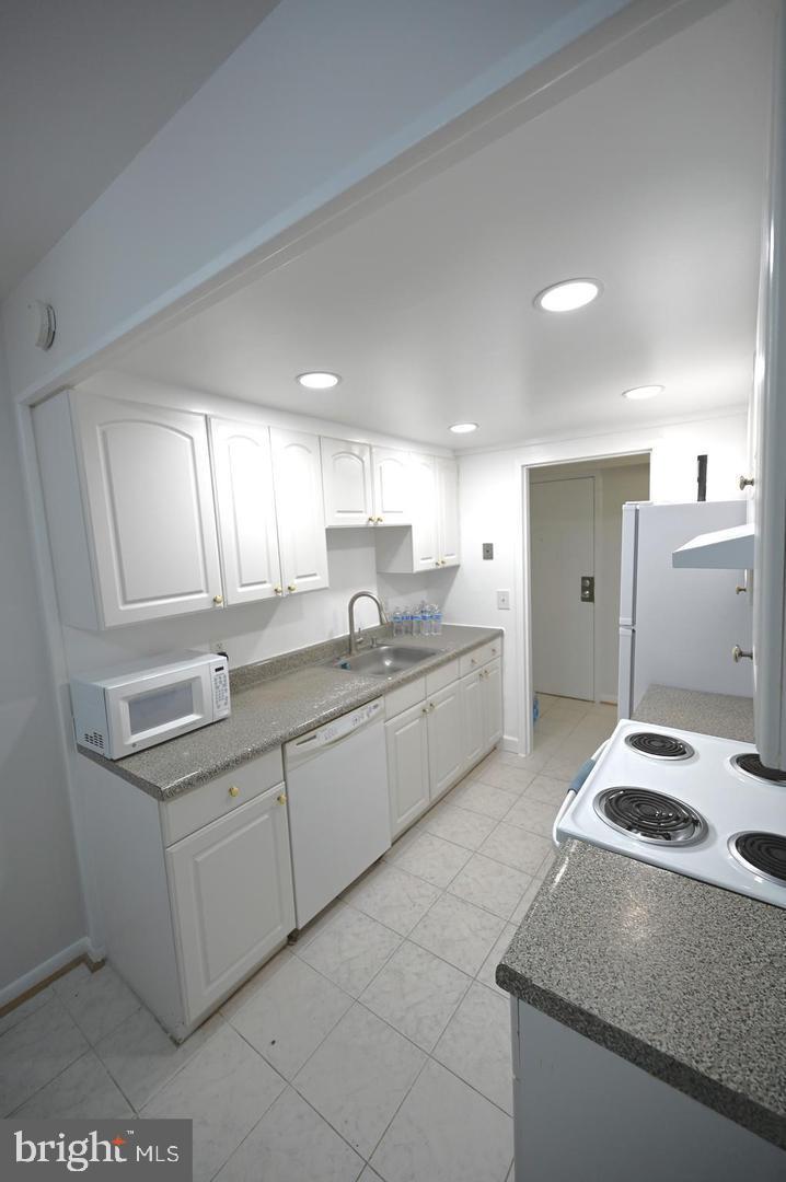 2237 Castle Rock Square, Unit 1B Reston, VA 20191 - Photo 8 of 30